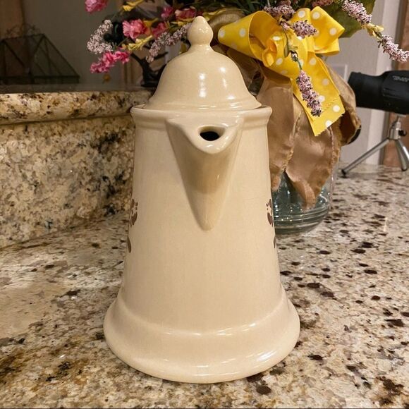 Vintage Pfaltzgraff Coffee Pot Village Pattern USA Made Tan Brown Stoneware 6x9” - Picture 4 of 16
